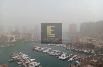 شقة - 2 غرف نوم - 3 حمامات للايجار في طريق بورتو الشرقي - بورتو أرابيا - جزيرة اللؤلؤة - الدوحة
