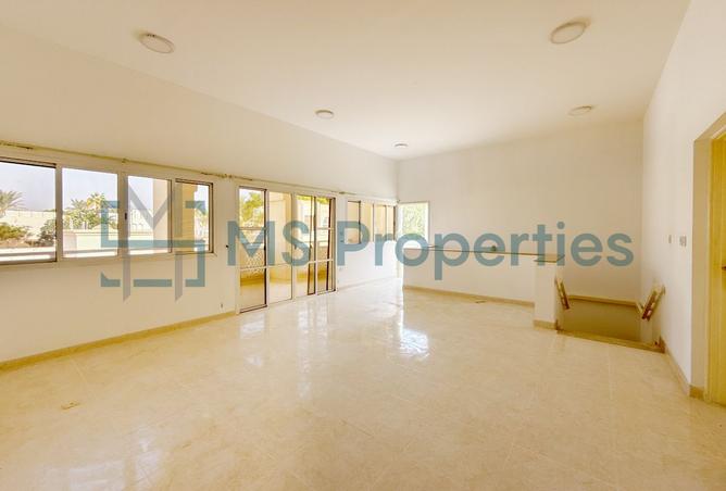 981218 - Property Image 2