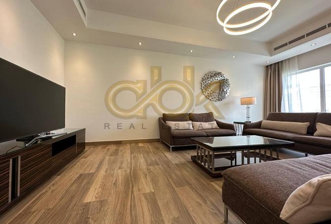 989043 - Property Image 3