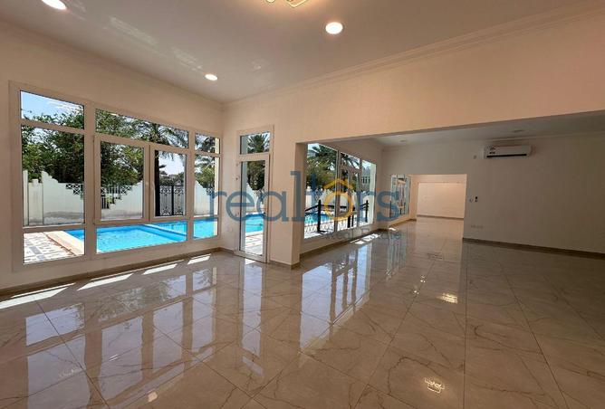 989598 - Property Image 3