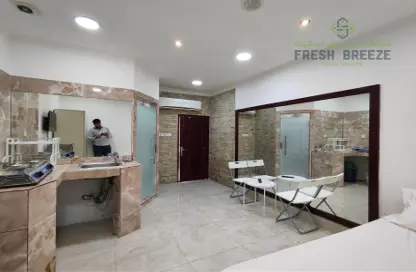 صورة لـ مطبخ شقة - 1 حمام للايجار في أم غويلينا - الدوحة ، صورة رقم 1