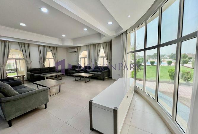 975797 - Property Image 2