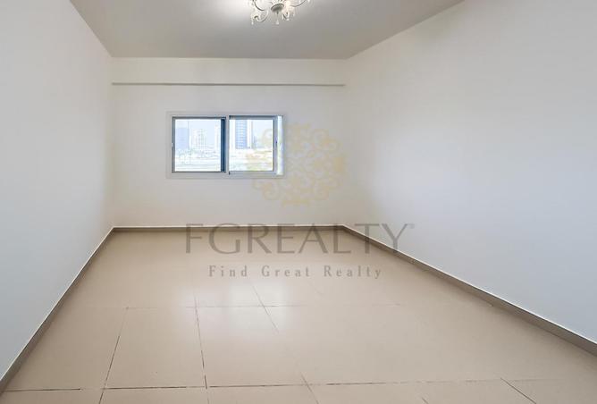 989738 - Property Image 3
