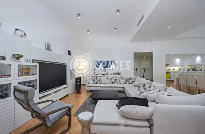 Living Room image for: Townhouse - 2 Bedrooms - 4 Bathrooms for sale in Venezia - Qanat Quartier - The Pearl Island - Doha, Image 1