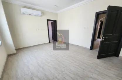 Staff Accommodation - Studio - 4 Bathrooms for rent in Ain Khaled - Ain Khaled - Doha