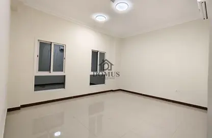 Apartment - 2 Bedrooms - 2 Bathrooms for rent in Thabit Bin Zaid Street - Al Mansoura - Doha