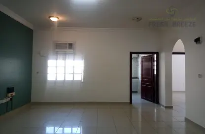 Empty Room image for: Apartment - 2 Bedrooms - 2 Bathrooms for rent in Fereej Bin Mahmoud - Doha, Image 1