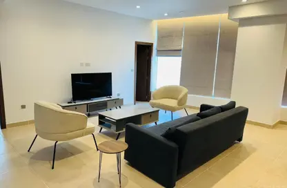 Living Room image for: Apartment - 1 Bedroom - 2 Bathrooms for rent in Corniche Road - Corniche Road - Doha, Image 1