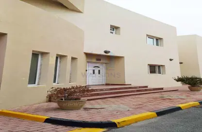 Villa - 4 Bedrooms - 4 Bathrooms for rent in Muraikh - AlMuraikh - Doha