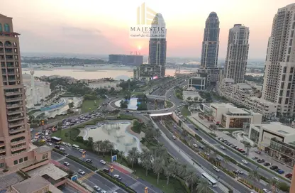 Apartment - 2 Bedrooms - 3 Bathrooms for rent in Tower 8 - Porto Arabia - The Pearl Island - Doha