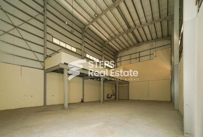 Warehouse - Studio - 3 Bathrooms for rent in Industrial Area 4 - Industrial Area - Industrial Area - Doha