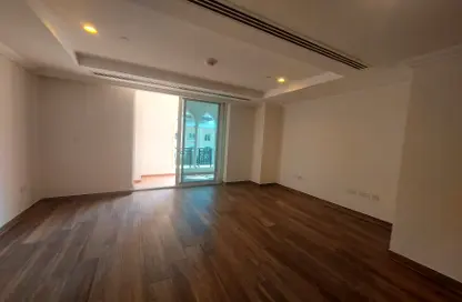 Apartment - Studio - 1 Bathroom for rent in Viva West - Viva Bahriyah - The Pearl Island - Doha