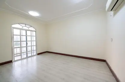 Empty Room image for: Apartment - 2 Bedrooms - 3 Bathrooms for rent in Fereej Bin Mahmoud - Doha, Image 1