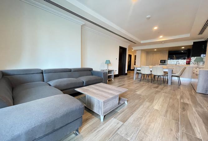 985573 - Property Image 2