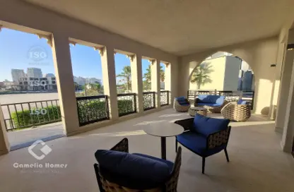 شقة - 2 غرف نوم - 4 حمامات للايجار في البلاج الجنوبي - البلاج - جزيرة اللؤلؤة - الدوحة