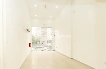 محل تجاري - استوديو - 1 حمام للايجار في شارع الخالدية - نجمة - الدوحة