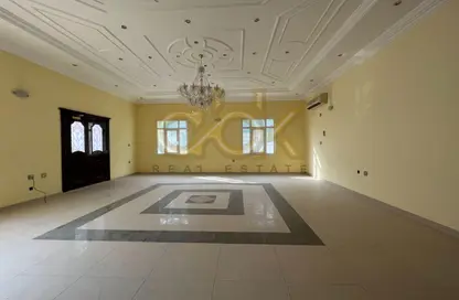 Villa - 6 Bedrooms - 7+ Bathrooms for sale in Al Dafna - Al Dafna - Doha