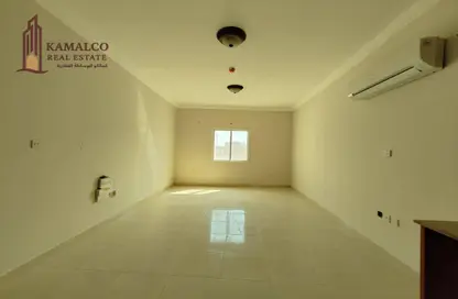 Apartment - 1 Bedroom - 1 Bathroom for rent in Umm Ghwailina Comm - Umm Ghuwalina - Umm Ghuwailina - Doha