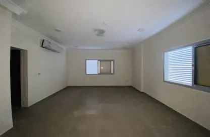 شقة - 2 غرف نوم - 2 حمامات للايجار في شارع المطار القديم - طريق المطار القديم - الدوحة