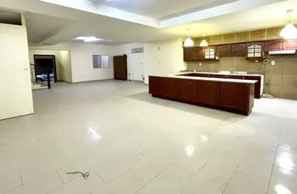 مجمع سكني - 5 غرف نوم - 6 حمامات للايجار في الثمامة - الثمامة - الدوحة
