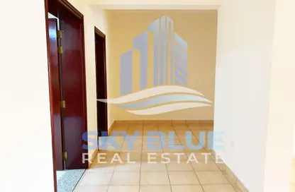 Apartment - 2 Bedrooms - 2 Bathrooms for rent in Ras Abu Aboud - Doha