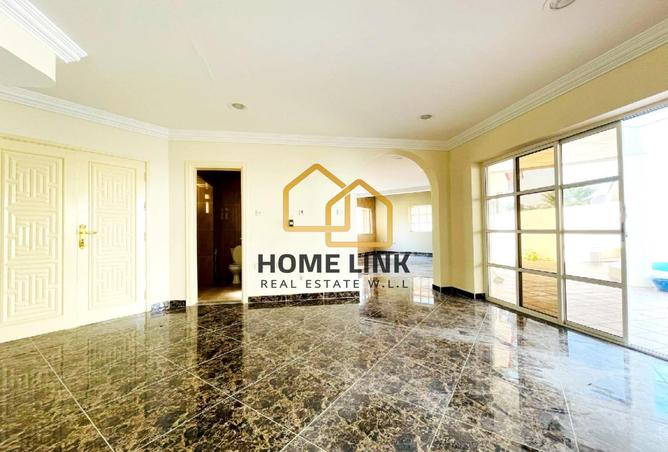 927445 - Property Image 2