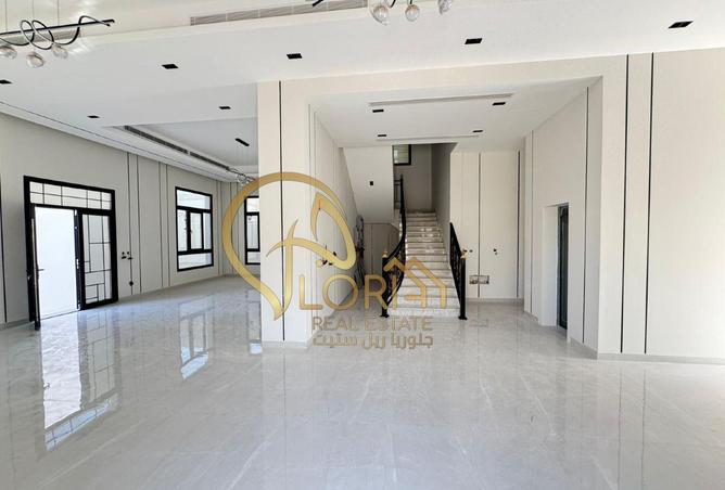 985382 - Property Image 2