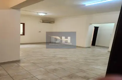 Apartment - 2 Bedrooms - 2 Bathrooms for rent in Al Mansoura - Doha