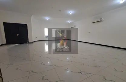 مجمع سكني - 5 غرف نوم - 4 حمامات للايجار في شارع ام السنيم - عين خالد - الدوحة