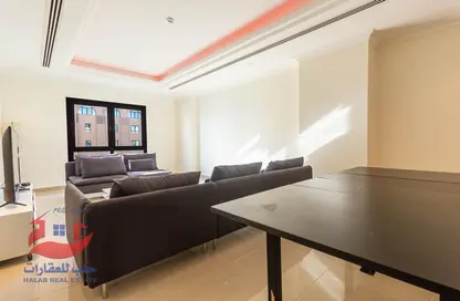 Apartment - 1 Bedroom - 2 Bathrooms for sale in Tower 24 - The Pearl Island - Doha