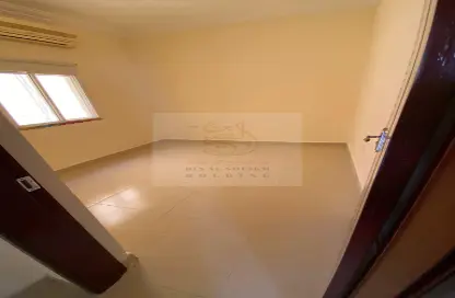 شقة - 3 غرف نوم - 2 حمامات للايجار في عين خالد - الدوحة