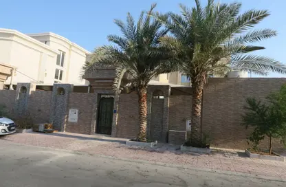 فيلا - 8 غرف نوم - 8 حمامات للبيع في الغرافة - الغرافة - الدوحة