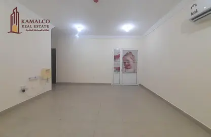 Apartment - 2 Bedrooms - 2 Bathrooms for rent in Al Muntazah Street - Al Muntazah - Doha
