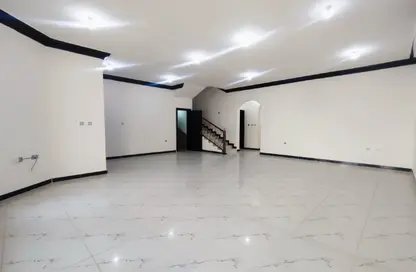 فيلا - 5 غرف نوم - 4 حمامات للايجار في فلل عين خالد - عين خالد - الدوحة