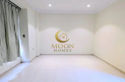 Apartment - 2 Bedrooms - 3 Bathrooms for rent in Al Khayareen Tower - Old Salata - Salata - Doha