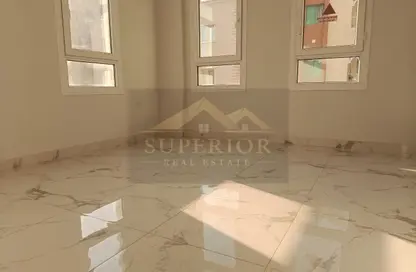 شقة - 3 غرف نوم - 3 حمامات للايجار في ام غوالينا تجارية - ام غويلينا - أم غويلينا - الدوحة