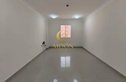 Apartment - 2 Bedrooms - 2 Bathrooms for rent in Umm Ghwailina Comm - Umm Ghuwalina - Umm Ghuwailina - Doha