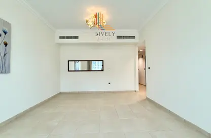 Apartment - 3 Bedrooms - 3 Bathrooms for rent in Marina Tower 07 - Marina District - Lusail