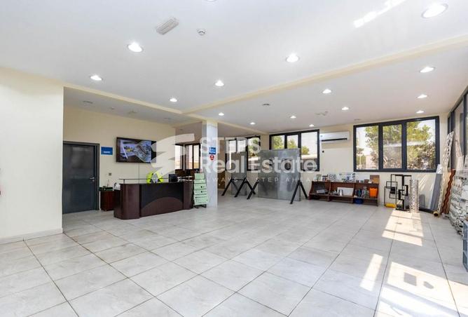 956873 - Property Image 2