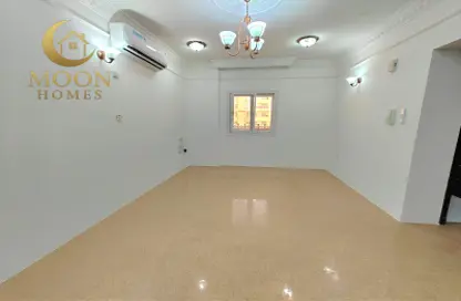 Apartment - 1 Bedroom - 2 Bathrooms for rent in Umm Ghwailina Comm - Umm Ghuwalina - Umm Ghuwailina - Doha