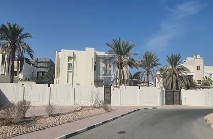 Villa - 5 Bedrooms - 5 Bathrooms for rent in Al Dafna - Doha