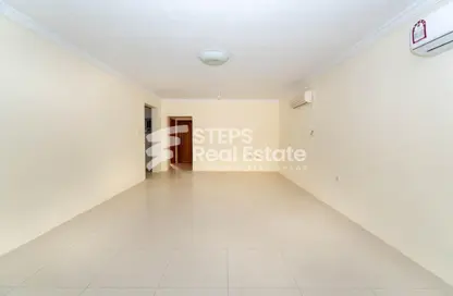 Compound - 3 Bedrooms - 4 Bathrooms for rent in Al Hanaa Street - Al Gharrafa - Doha