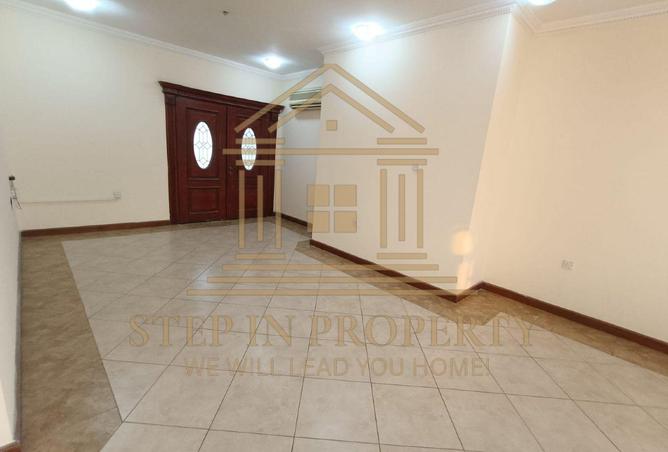 963610 - Property Image 2