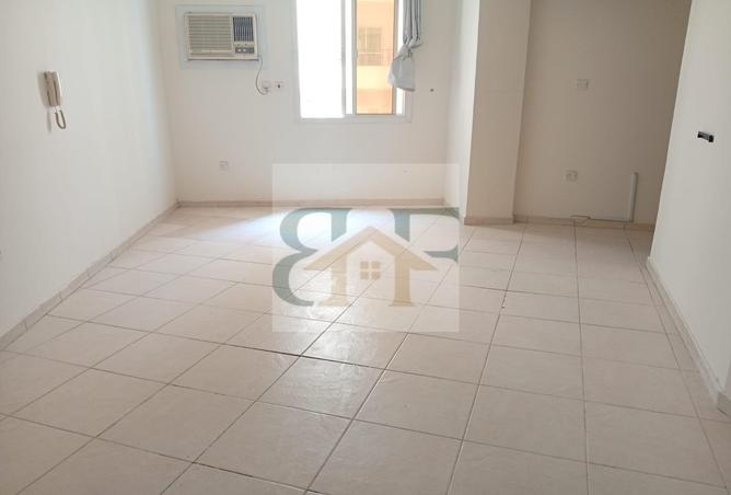 985196 - Property Image 2