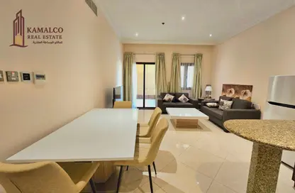 شقة - غرفة نوم - 2 حمامات للايجار في ام غوالينا تجارية - ام غويلينا - أم غويلينا - الدوحة