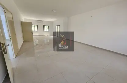 مجمع سكني - 5 غرف نوم - 3 حمامات للايجار في شارع المطار القديم - طريق المطار القديم - الدوحة