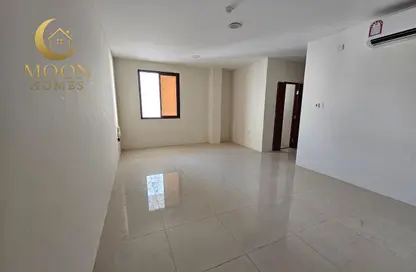 شقة - 3 غرف نوم - 2 حمامات للايجار في شارع المطار القديم - طريق المطار القديم - الدوحة