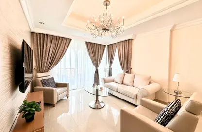 Apartment - 2 Bedrooms - 3 Bathrooms for rent in Viva West - Viva Bahriyah - The Pearl Island - Doha