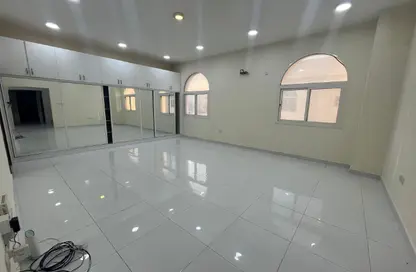 فيلا - 7 غرف نوم - 6 حمامات للايجار في الدحيل - الدحيل - الدوحة