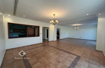 Compound - 3 Bedrooms - 3 Bathrooms for rent in Al Nasr Street - Al Nasr - Doha